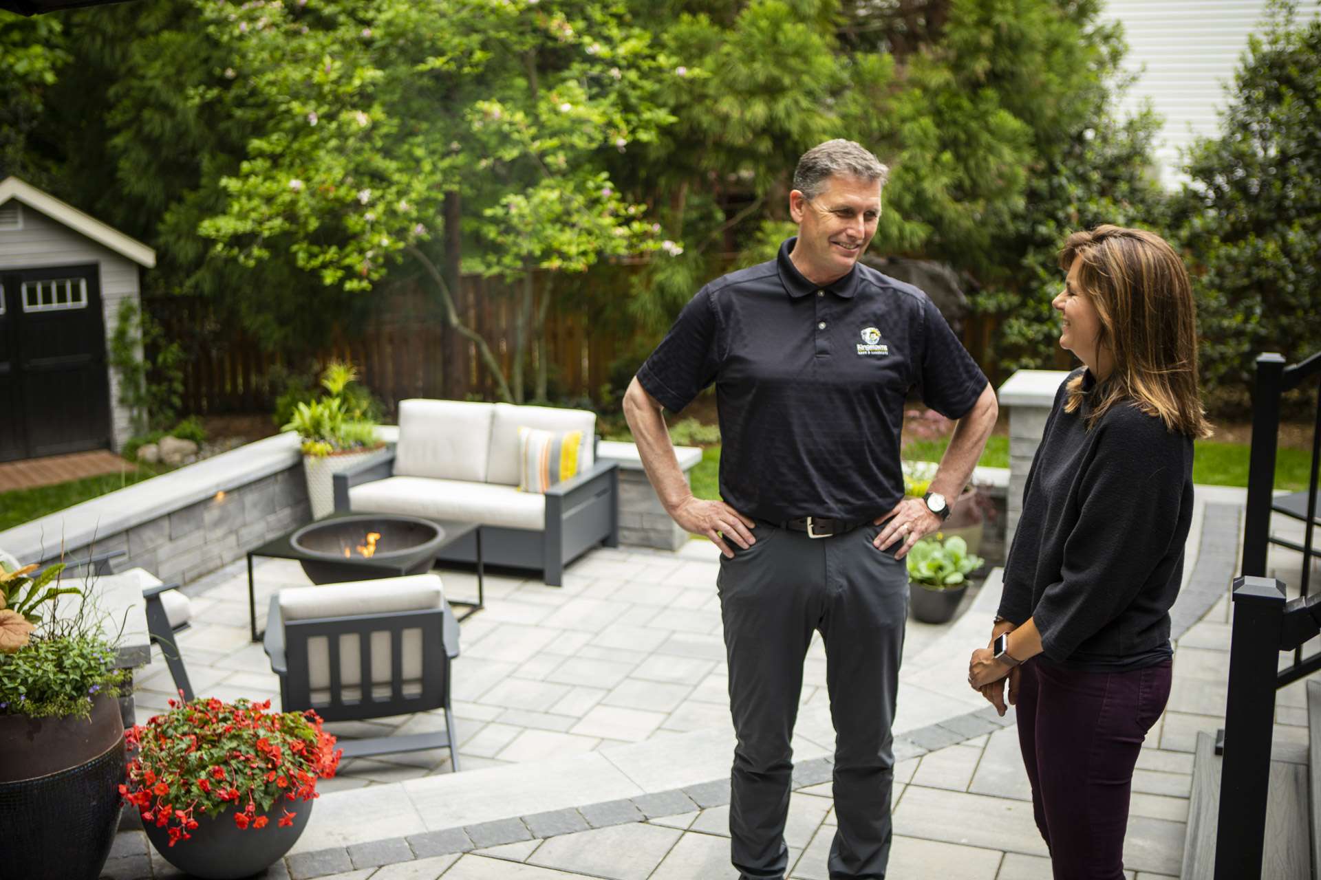 Kingstowne landscape designer with customer