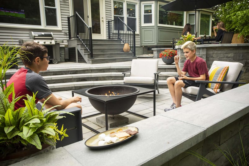 patio design with children and fire pit
