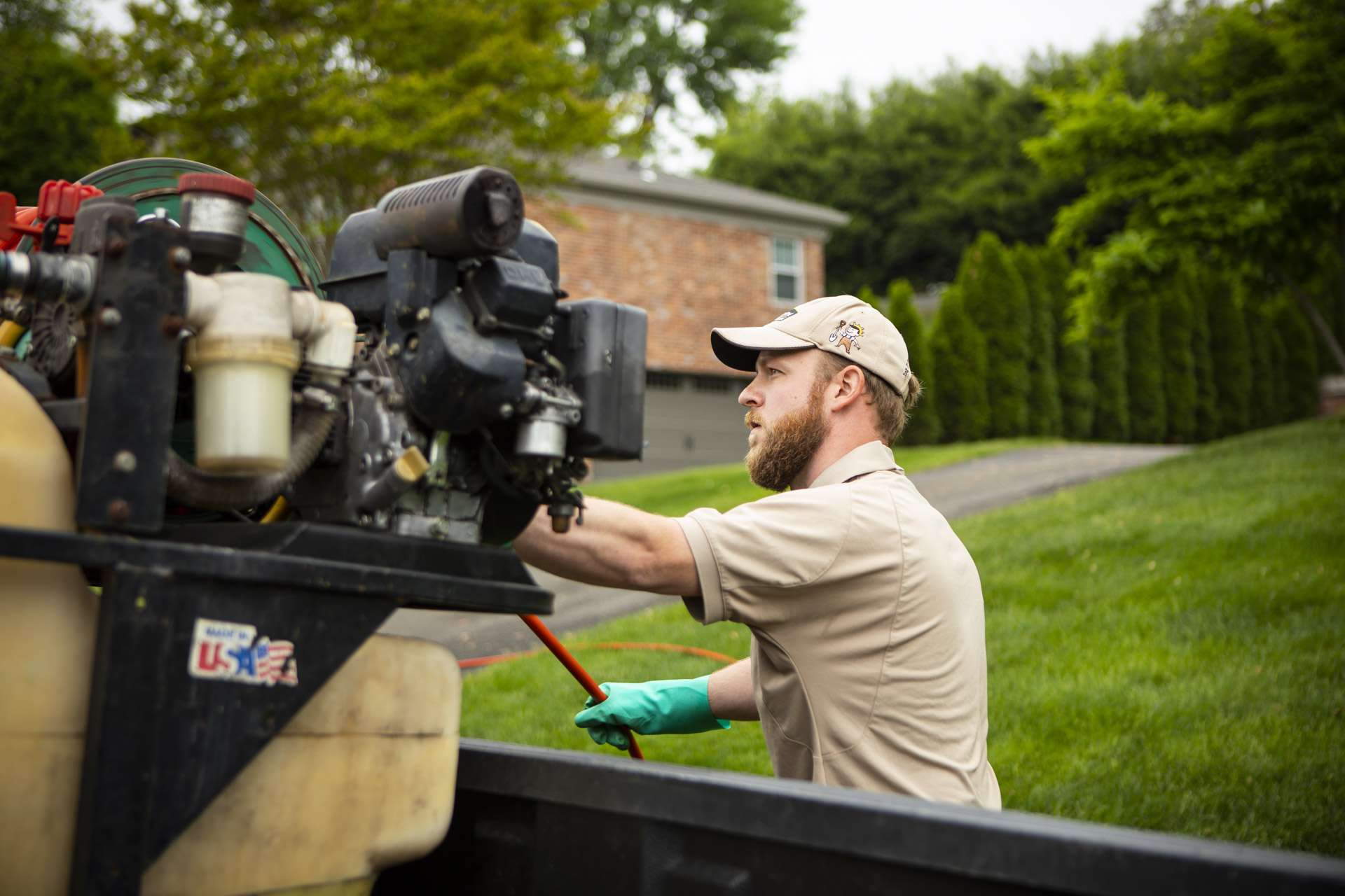 spraying-lawn-truck-crew