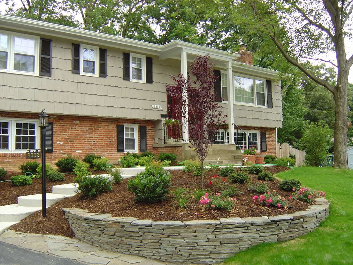  stacked retaining wall in front yard in Arlington, VA