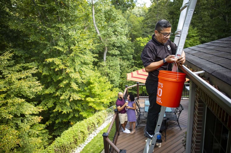 Gutter Cleaning in The Woodlands TX