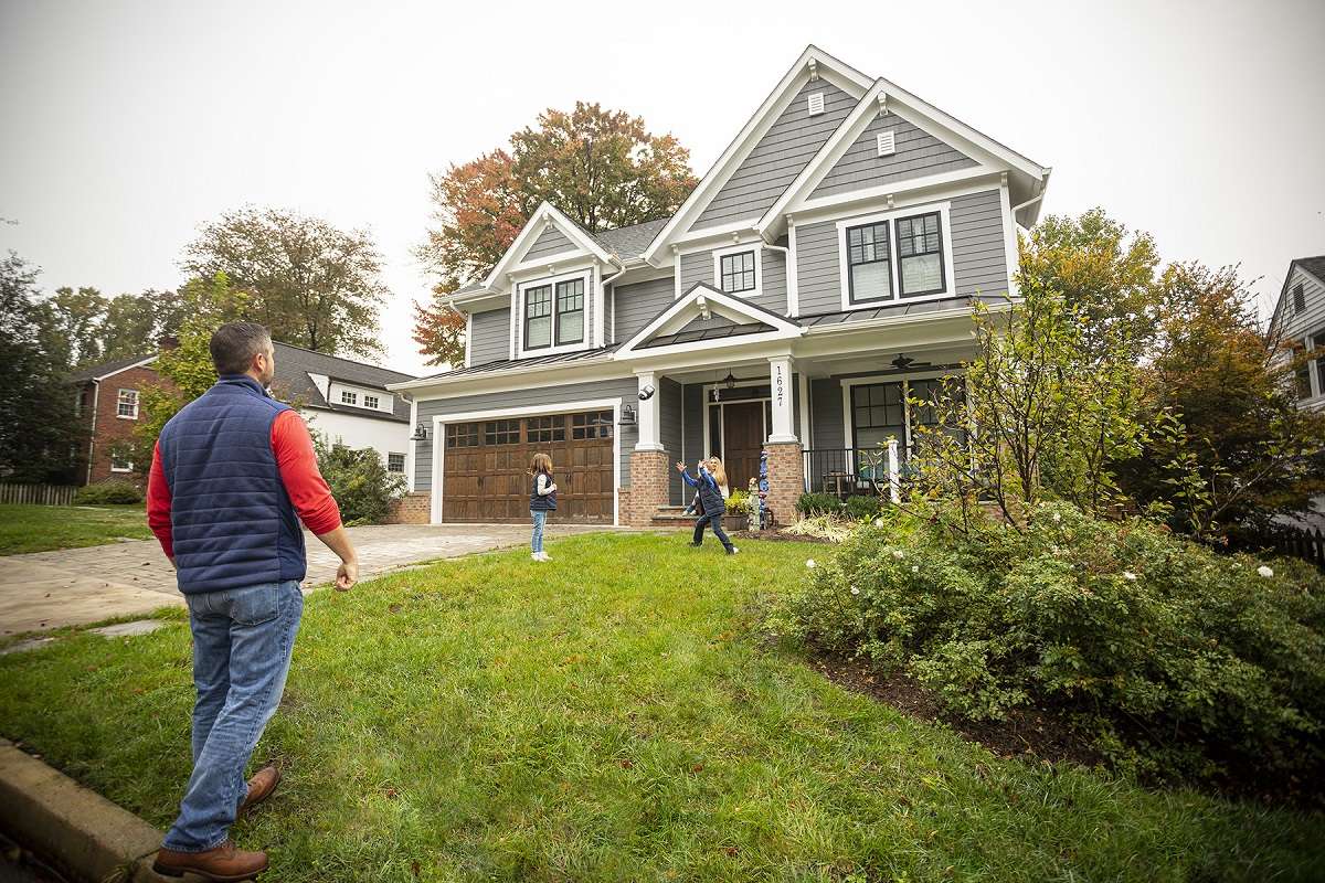 Kingstowne nice lawn customer kids football house 3