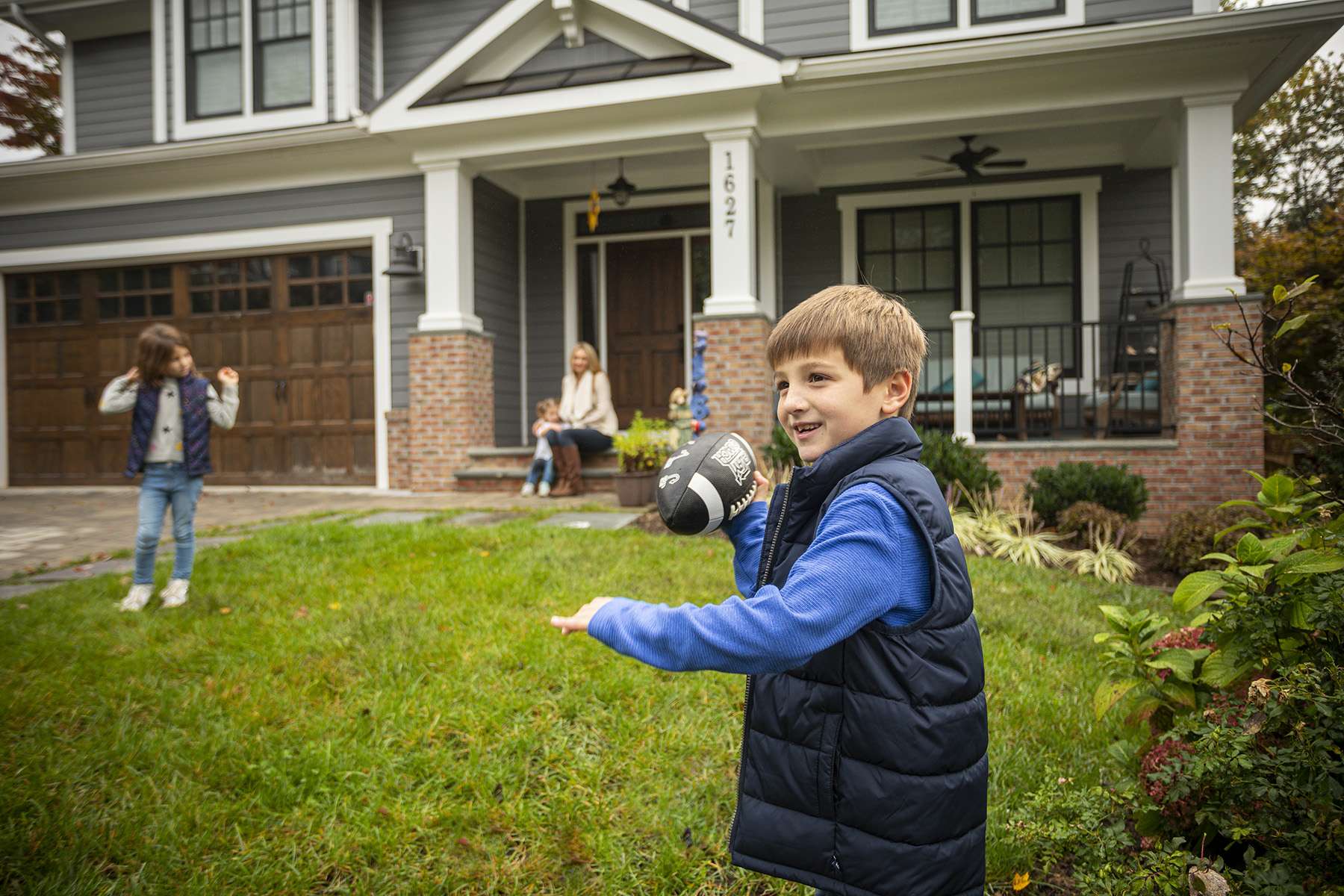 Kingstowne nice lawn customer kids football house 7