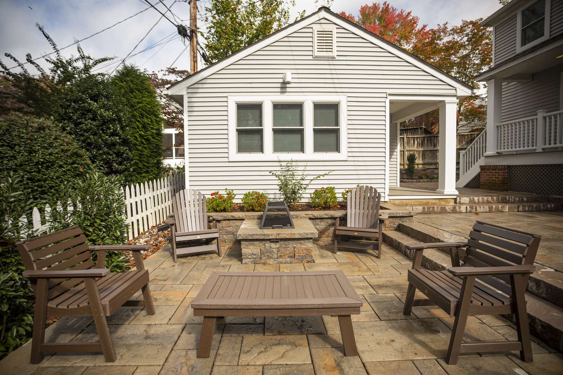 Fire pit with seating and paver patio