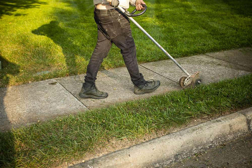 landscape maintenance team edges grass