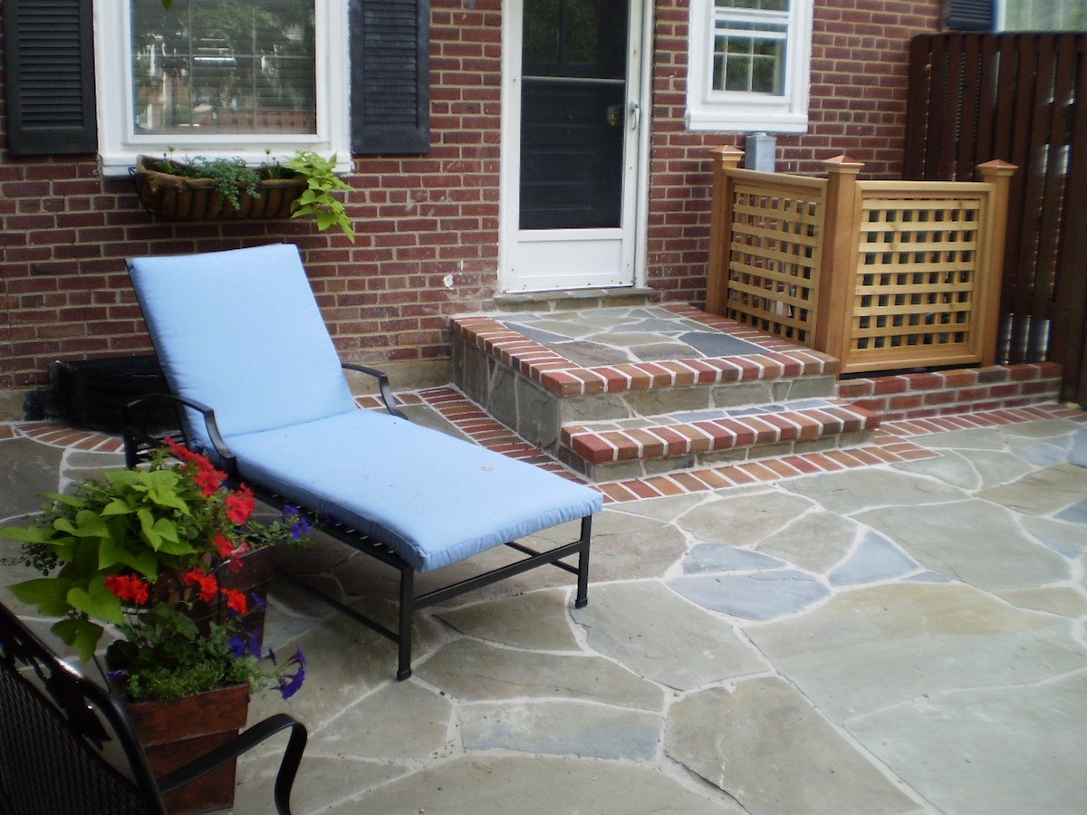 flagstone-patio-brick-air-conditioning-screen