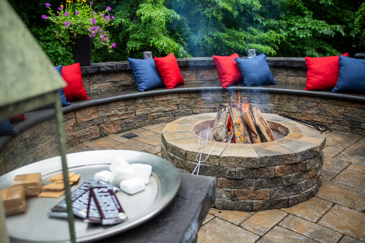 patio-fire-pit-wall-privacy-planting-2