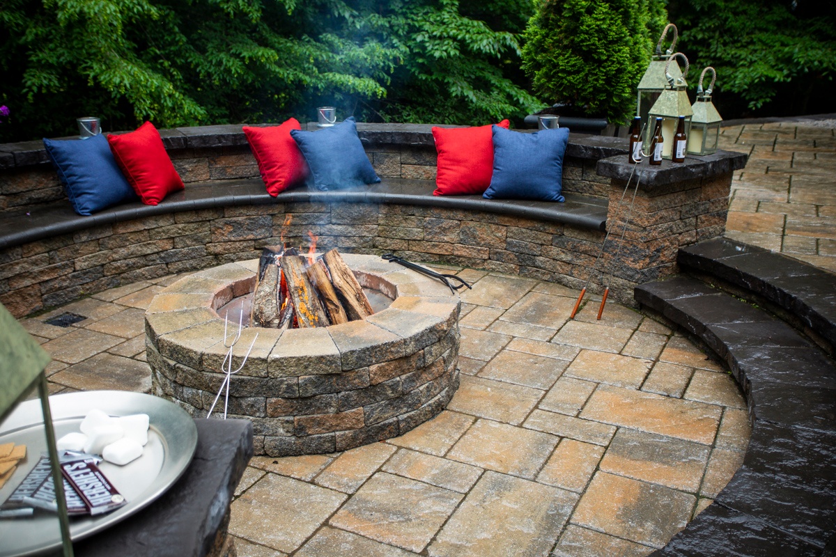 patio-fire-pit-wall-privacy-planting-3
