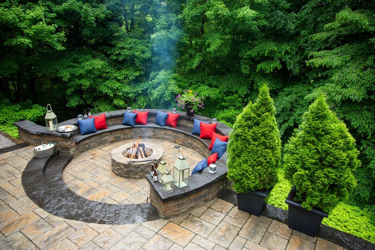 Patio with fire pit, privacy wall, and plantings