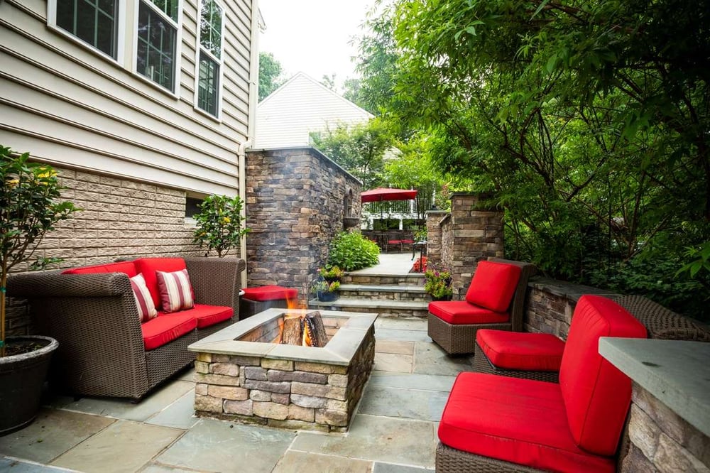 patio fire pit area with wall and fountain