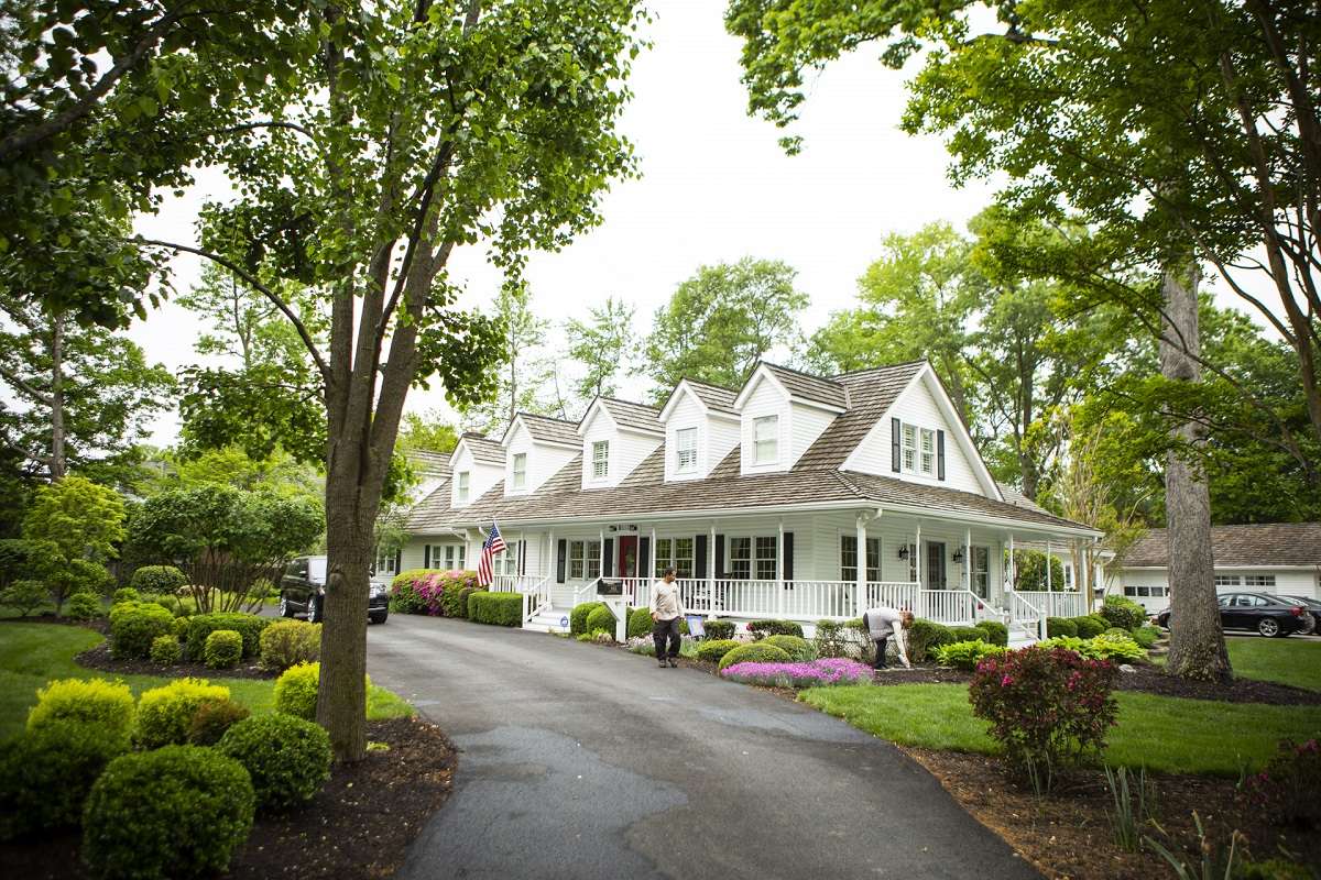 nice front yard landscaping with shade trees lawn planting beds