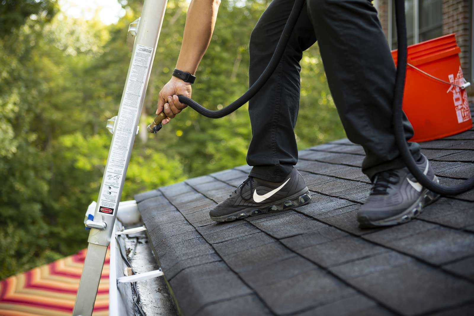 roof-gutter-hose-ladder-team