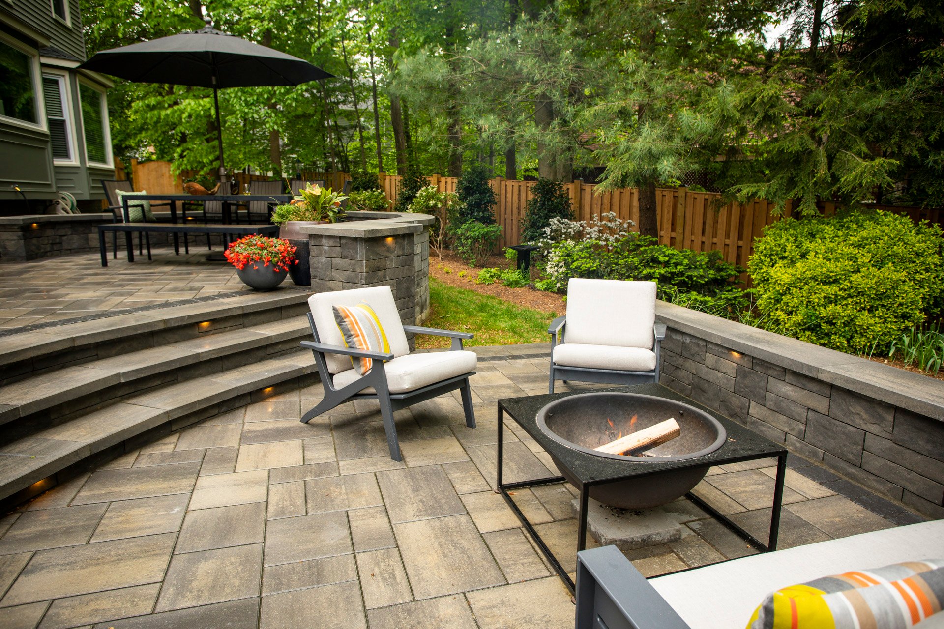 patio-fire-pit-furniture-wall-lighting