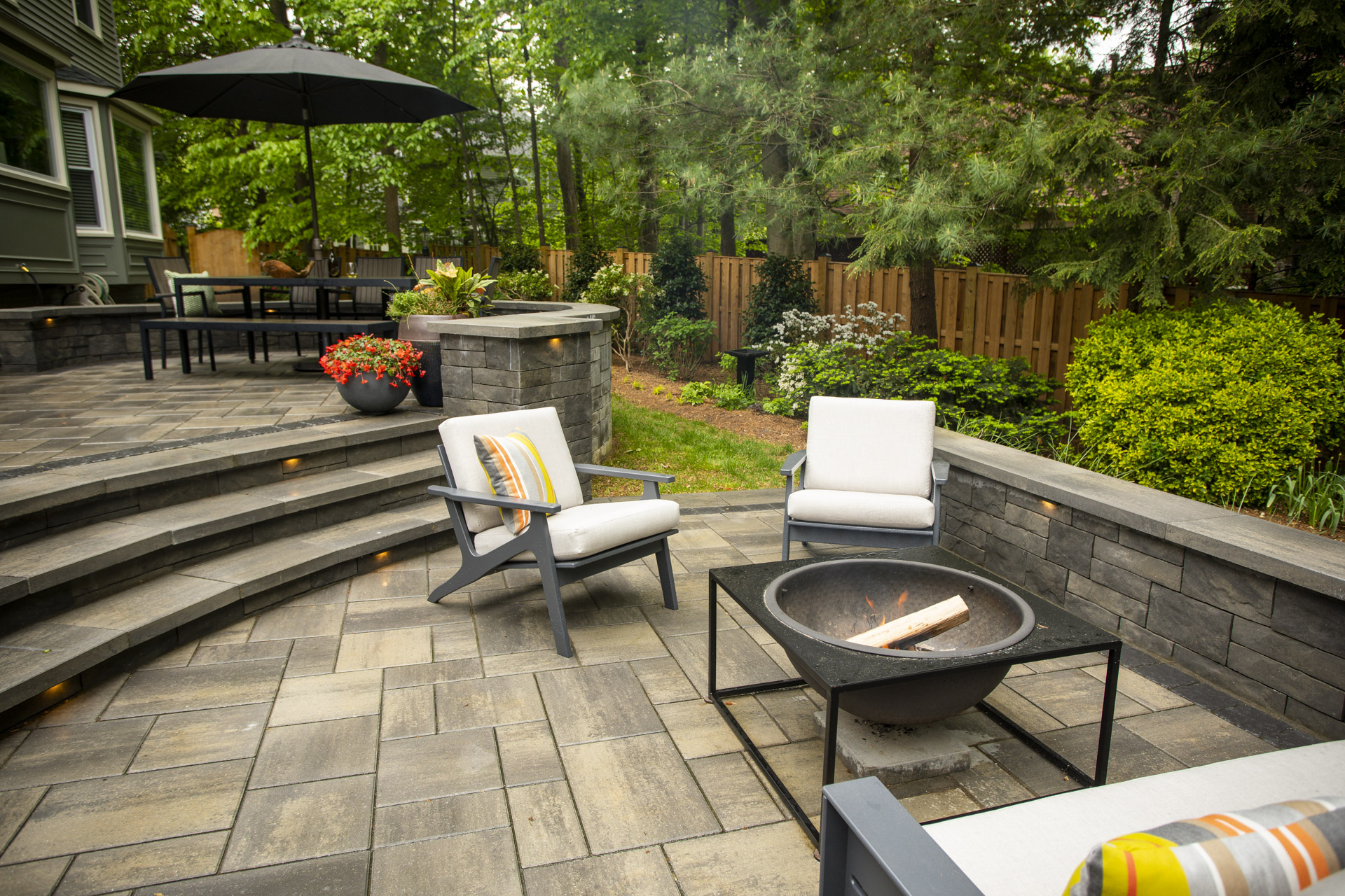 patio-fire-pit-furniture-wall-lighting