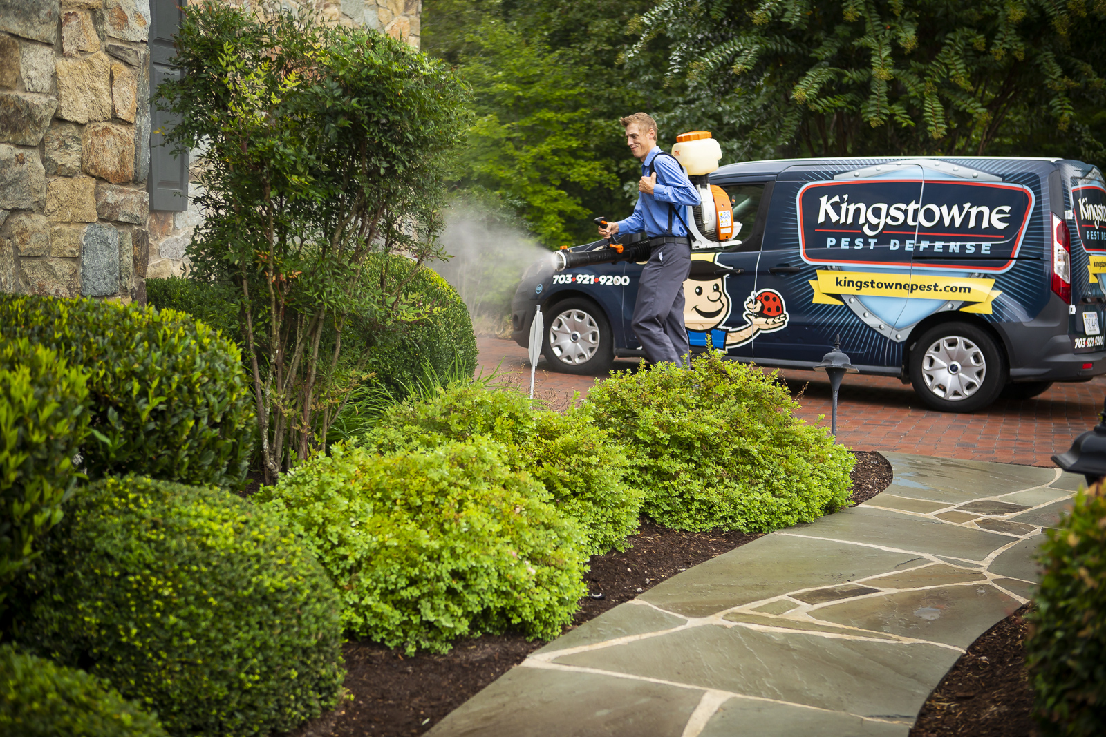 pest-defense-spraying-truck